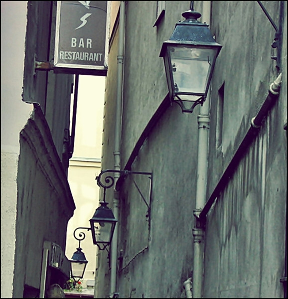 paris paris . ;> 