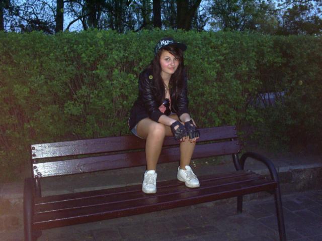 hm;D