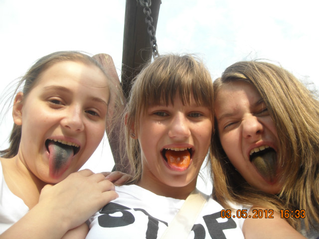 Mooje ; **