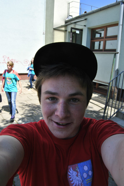 sze. w czapeczce