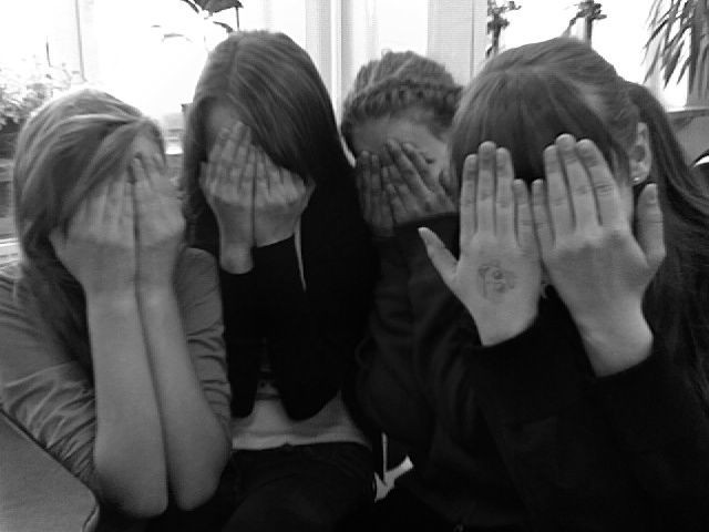 z nimi wszdzie ;***