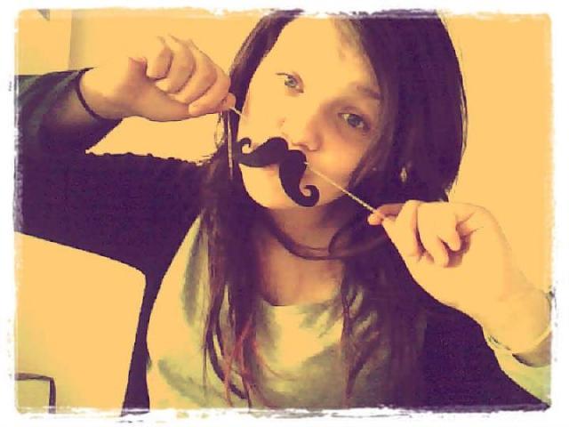 O15. Moustache 