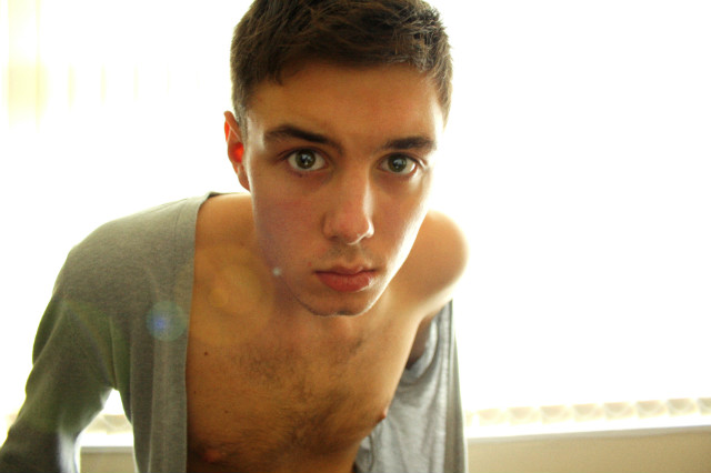 Poser