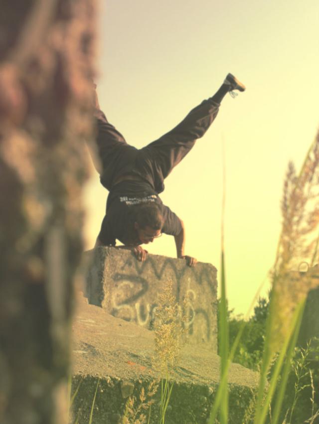 109. Janek's handstand