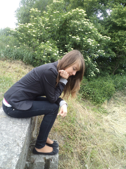 moniii;***