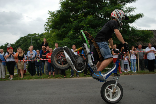 pokaz cz 2 ?:) stoppie !