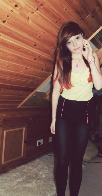 ''i know this pretty rave girl''
