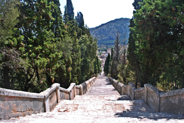 365 steps of Calvary hill