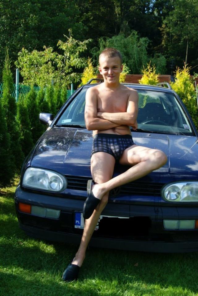Ja na masce samochodu
