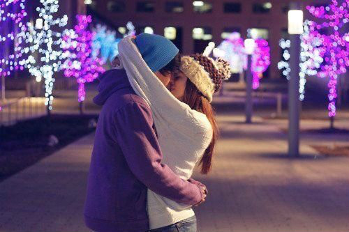 trzeci ; > 