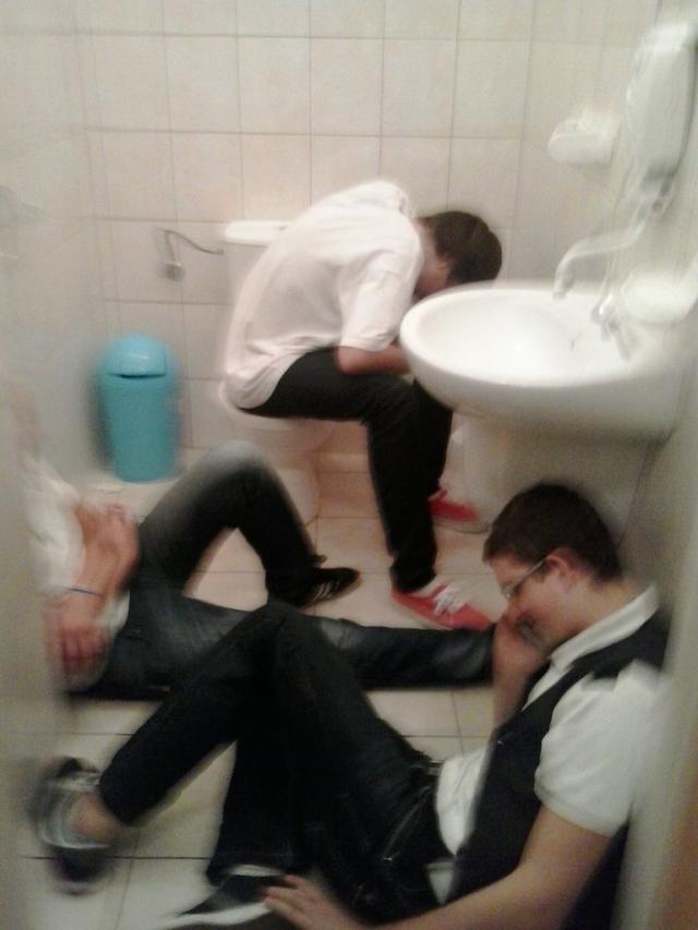 PARTY HARD . 