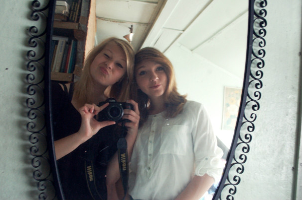 w lustrze najlepiej :))))  