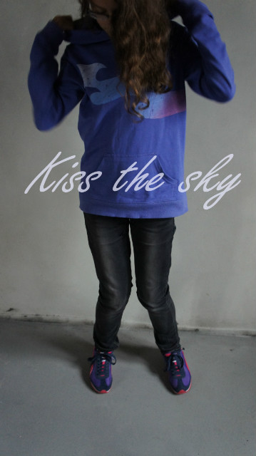 Kiss the sky.