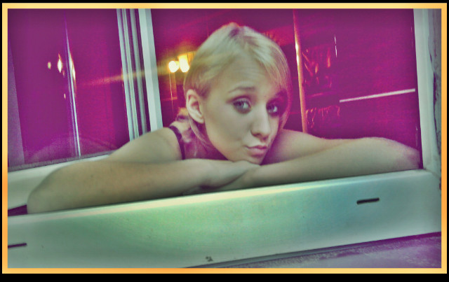 staaaareee ;-,-