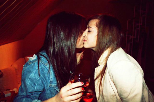 Klaudu ;* 