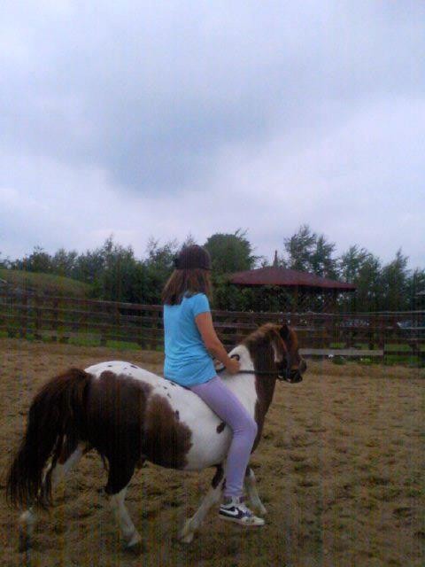 Look. ;*
