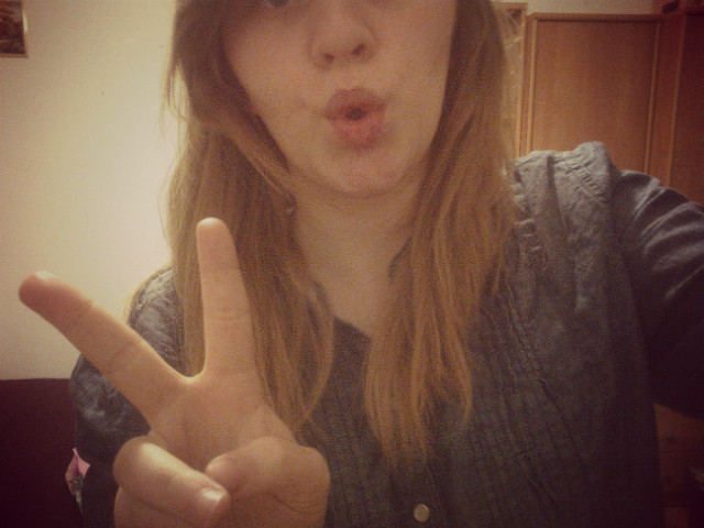chujowo.