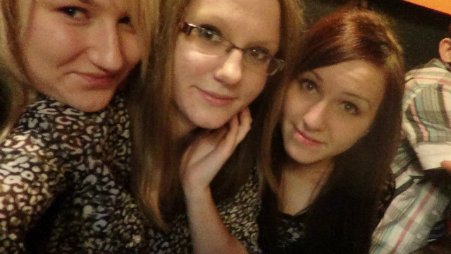 Osiemnastkowo z dziewuchami.:**
