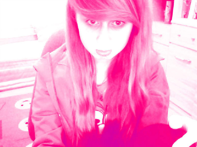 bleee >.