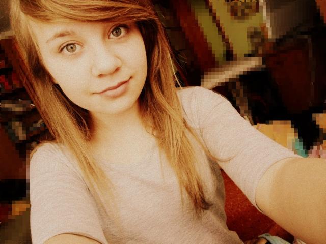 lalalalala love me .;