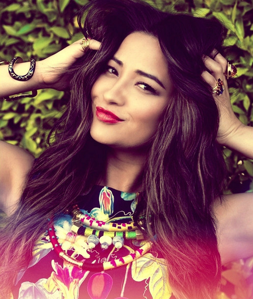  Shay Mitchell