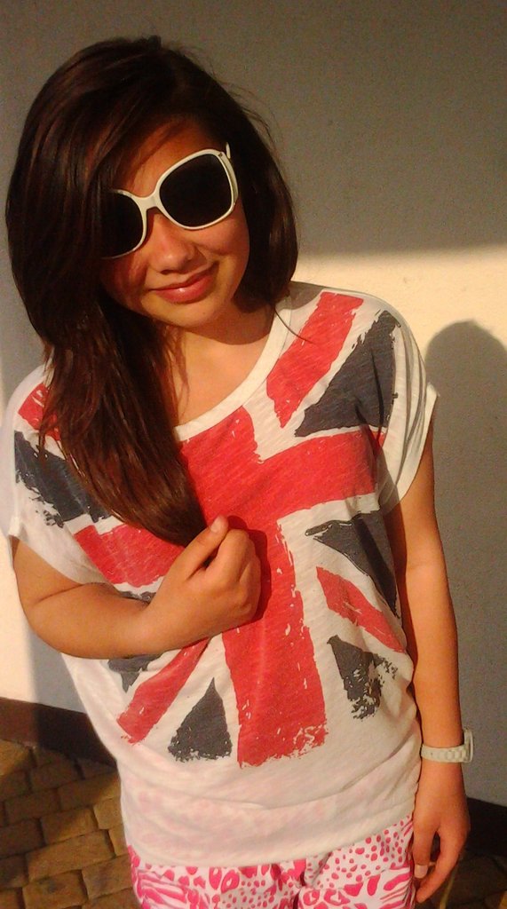 Hi hi : *