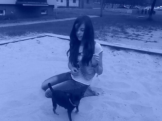 olss w piaskownicy z pieskiem 