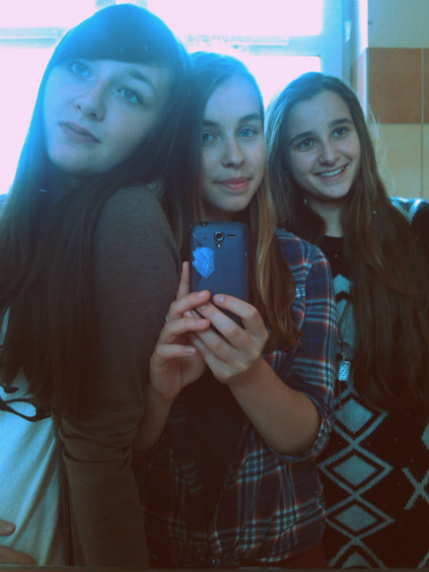 trois.