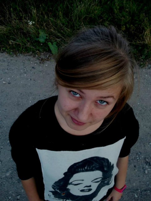 stare.