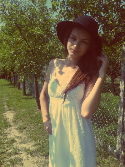 ~ white dress & black hat