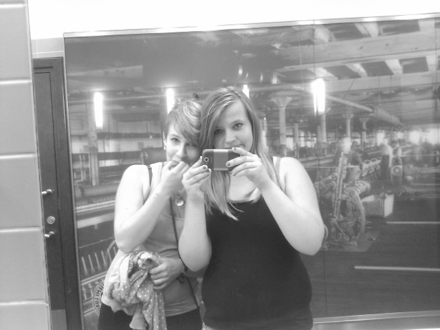 Niniaaa ; *