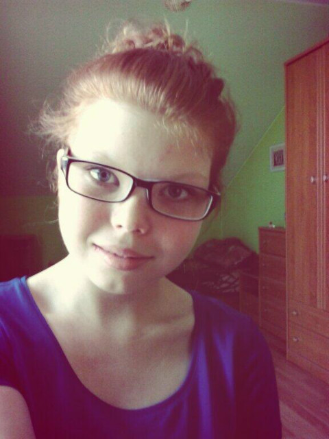 Karolcia w okularach :)