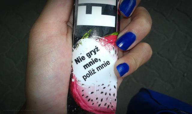 widze wiat w rowych okularach