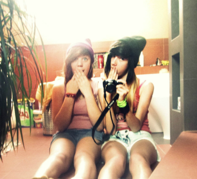 Yhymss .