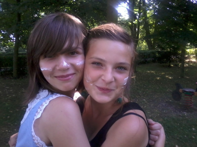 Z Ewci . < 3 