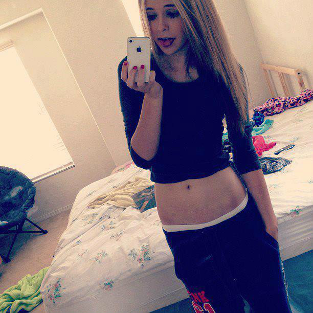 APPLE < 3