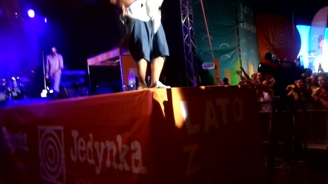 z konceru *o*