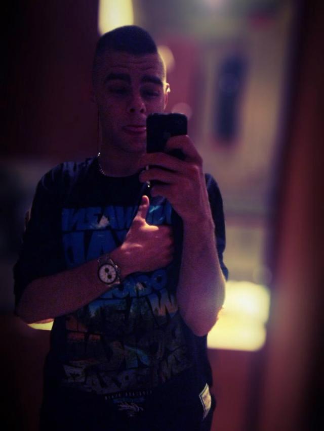 jest chujowo
