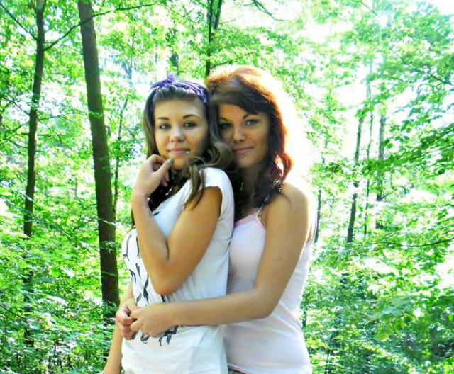 Anita ;* 