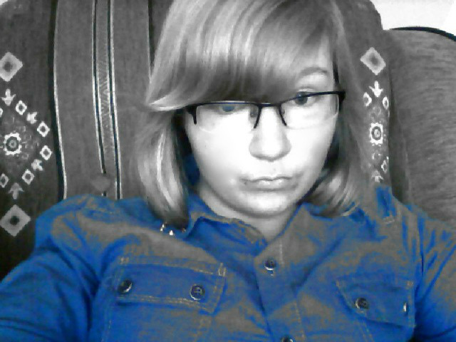 Nie idealna,ale to zdj. jest ok.