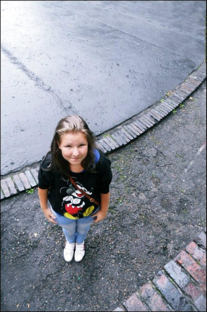 :>