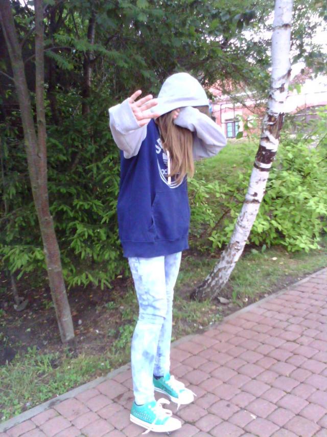  In this girl's music d-,-b