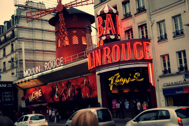 MOULIN ROUGE
