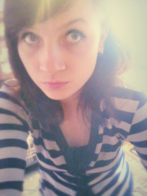  Funny girl with the broken smil