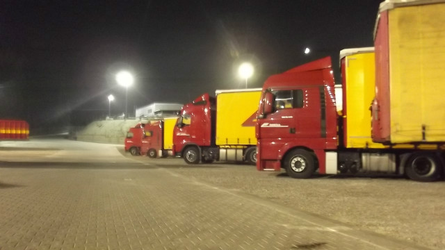 Parking "noc na bazie"