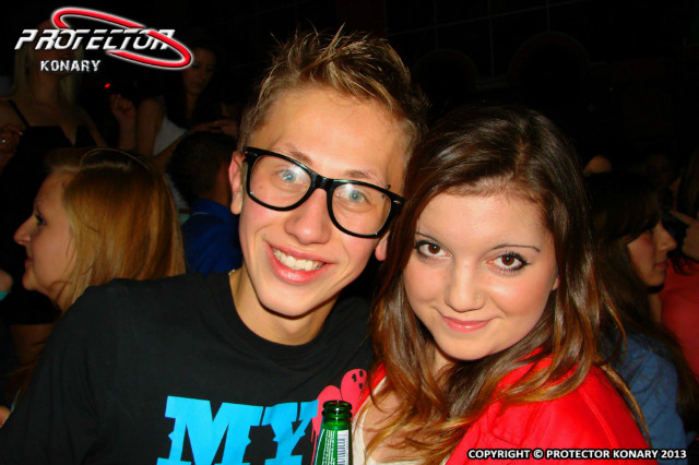DEJV ; >