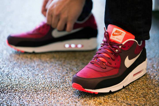 NIKE AIR MAX 