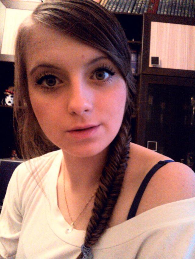 :>