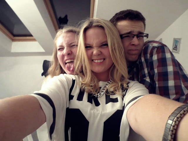 PARTY HARD