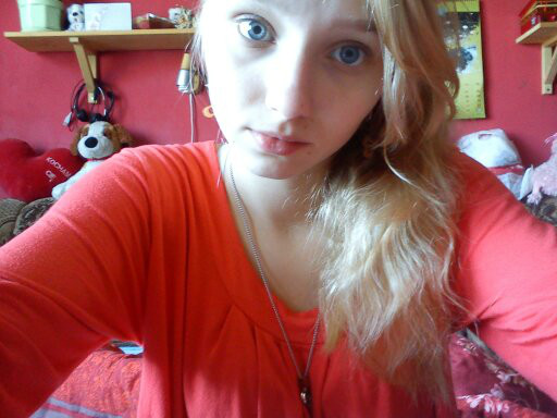 Heeeelooooo ! ; >